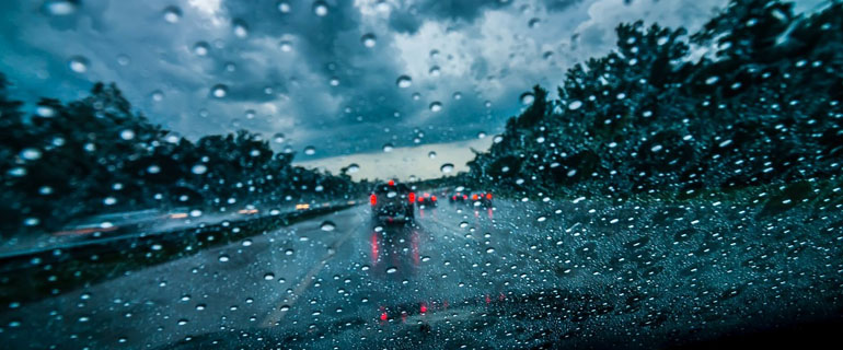 Consejos para conducir bajo la lluvia
